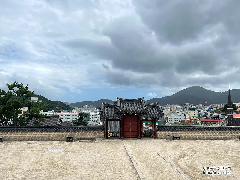 통영 삼도수군통제영 세병관에서 본 통영 시내 1