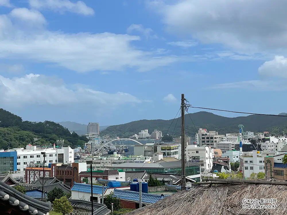 통영 삼도수군통제영에서 본 통영 스탠포드 호텔