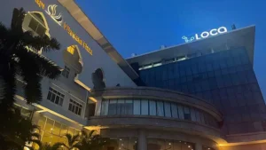 5월 라오스 여행 비엔티안 7화 고급 Bar에서 저녁 식사 후 메콩강 야시장 탐방과 여행자 거리 방문