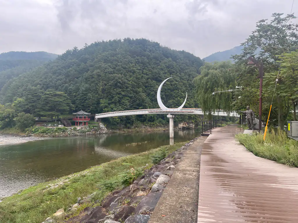아우라지 유원지 내 총각상