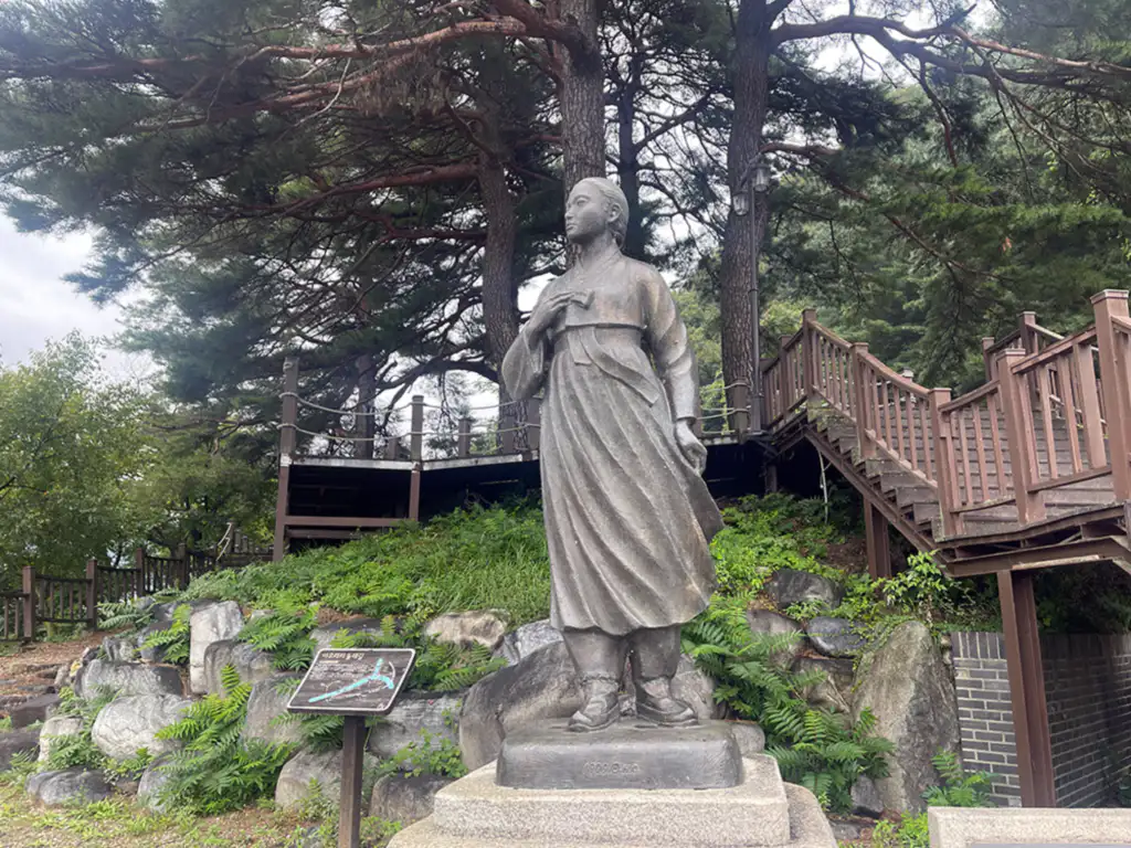 아우라지 유원지 처녀상 앞모습