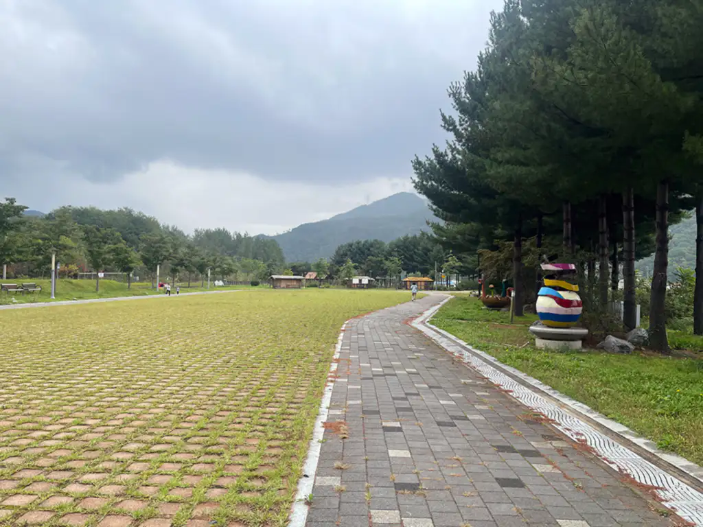 나전역 카페 산책로