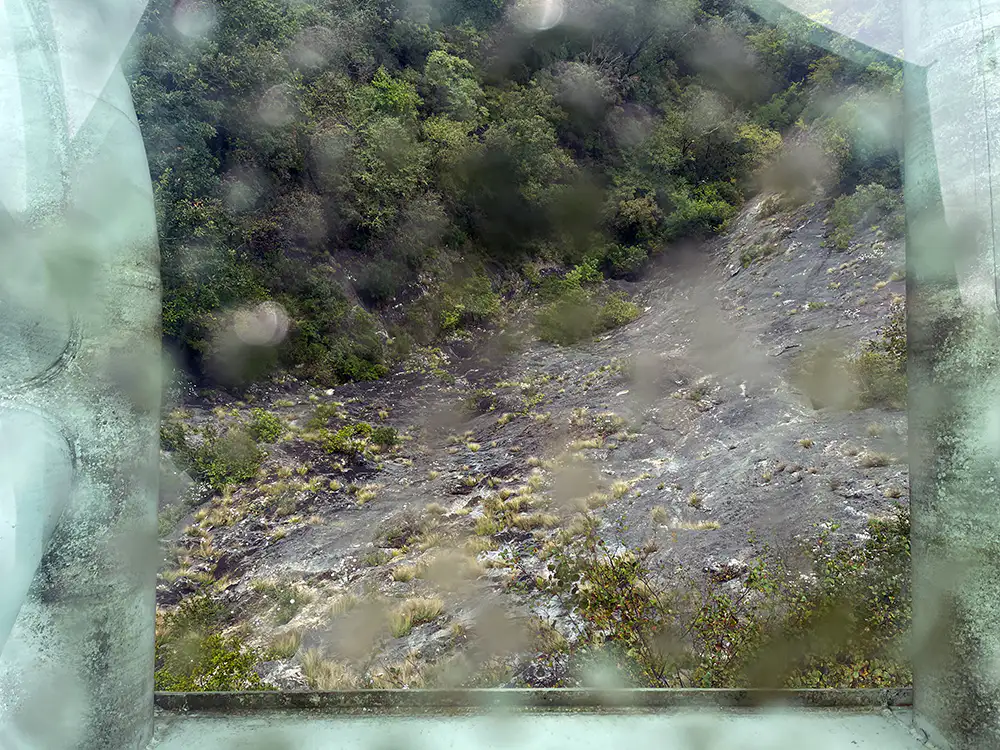 병방치 스카이 워크 아래 절벽