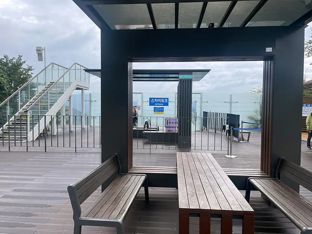 병방치 스카이 워크의 휴게 공간