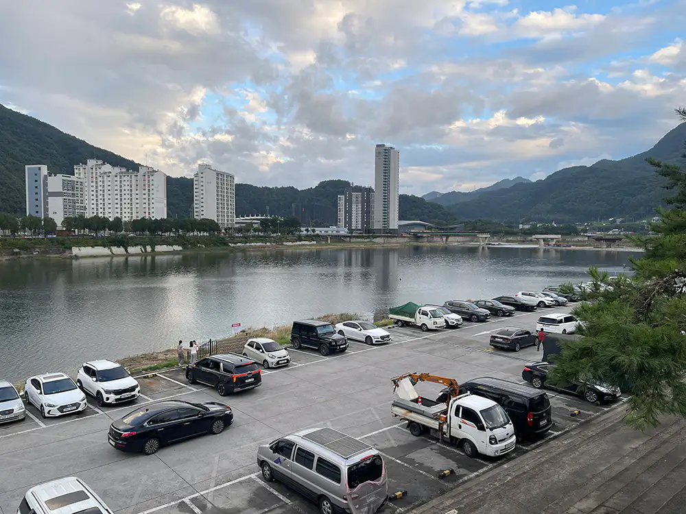 정선 아리랑 공원 주차장 전경