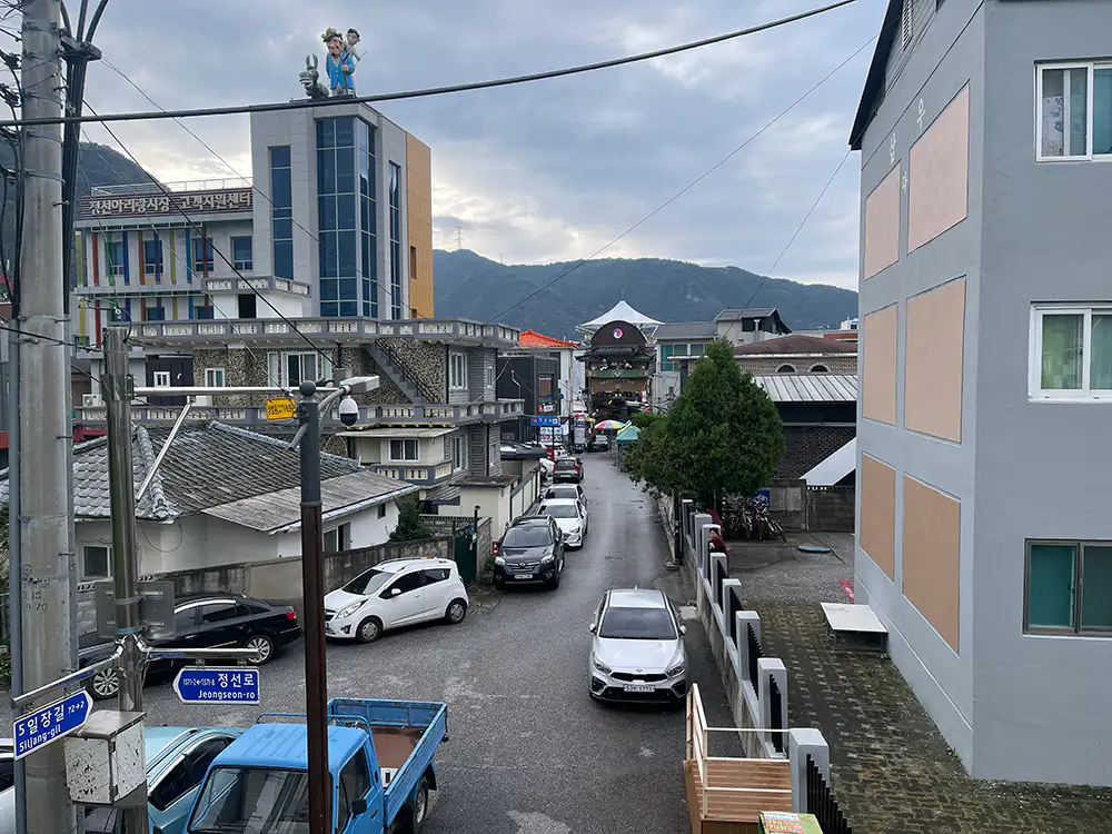 멀리 보이는 정선 아리랑 시장