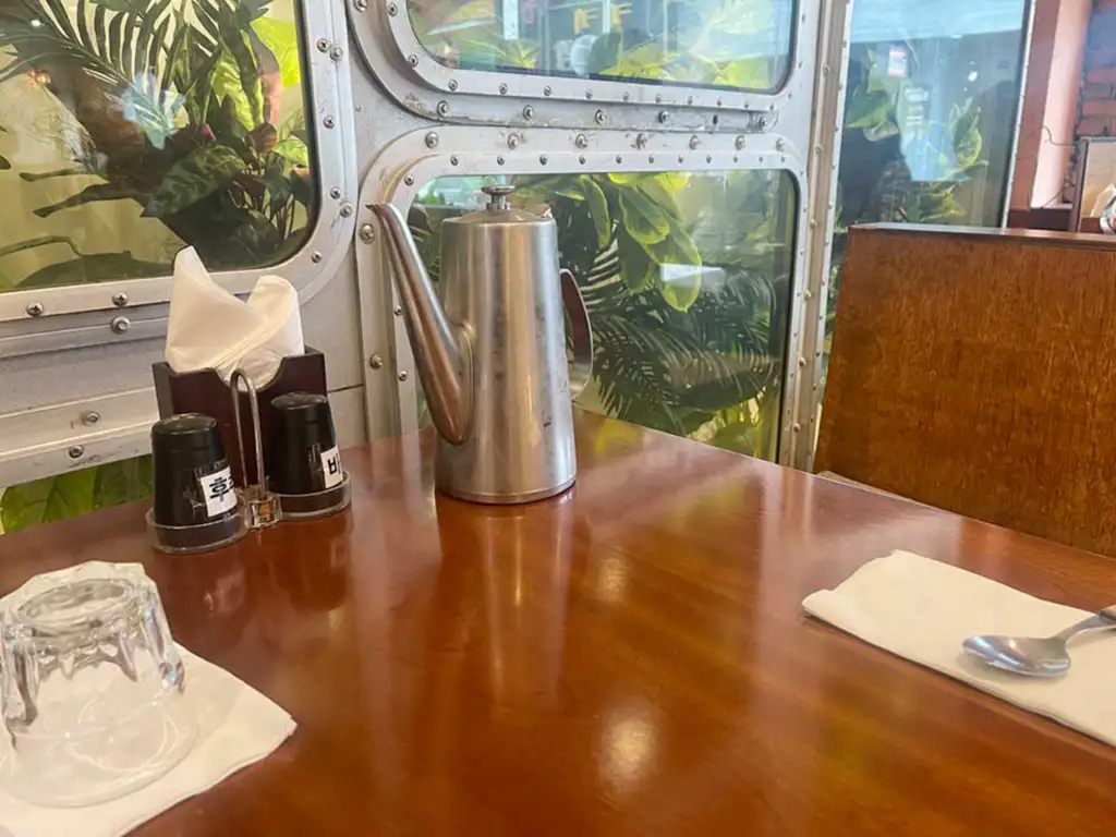 이집트 경양식 양념통과 물통