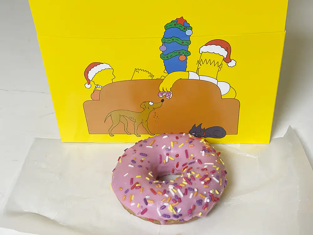 던킨 심슨 핑크 도넛 포장지 뒷모습