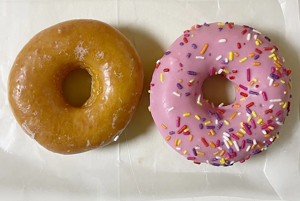 던킨 심슨 핑크 도넛과 오리지널 글레이즈