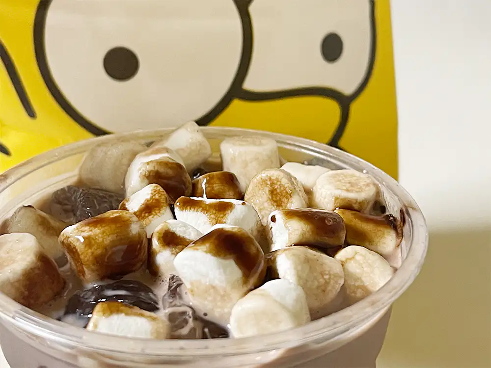 던킨 심슨 마시멜로 아이스 초코 근접