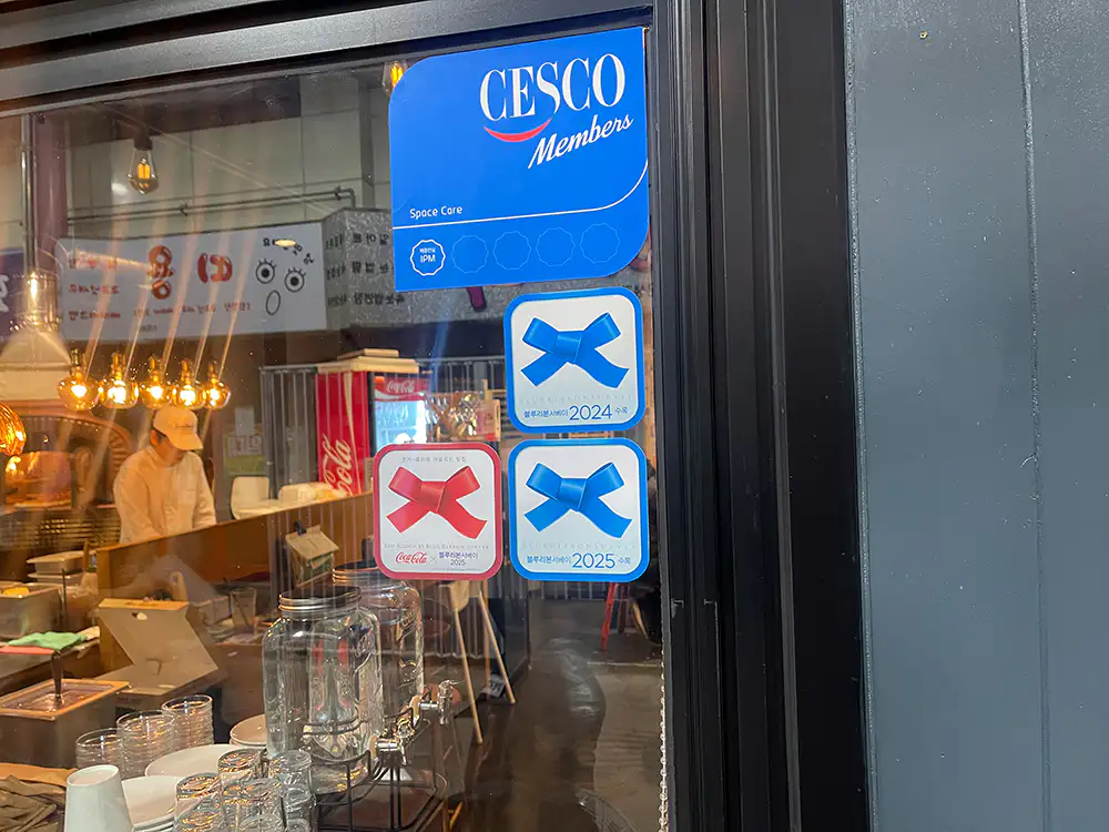 Jacob’s Pizzeria blue&red ribbons