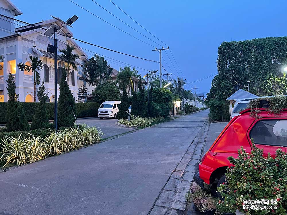 Feeling the autumn in Korea at Laos massage shop Lavana