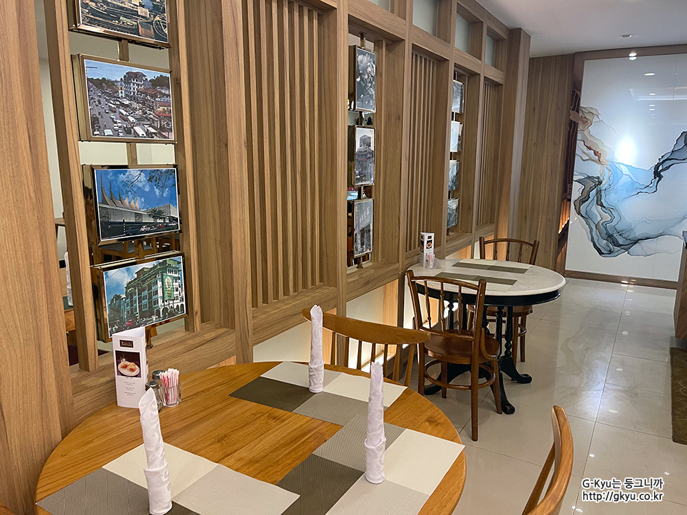 Inside the Four Seasons Restaurant